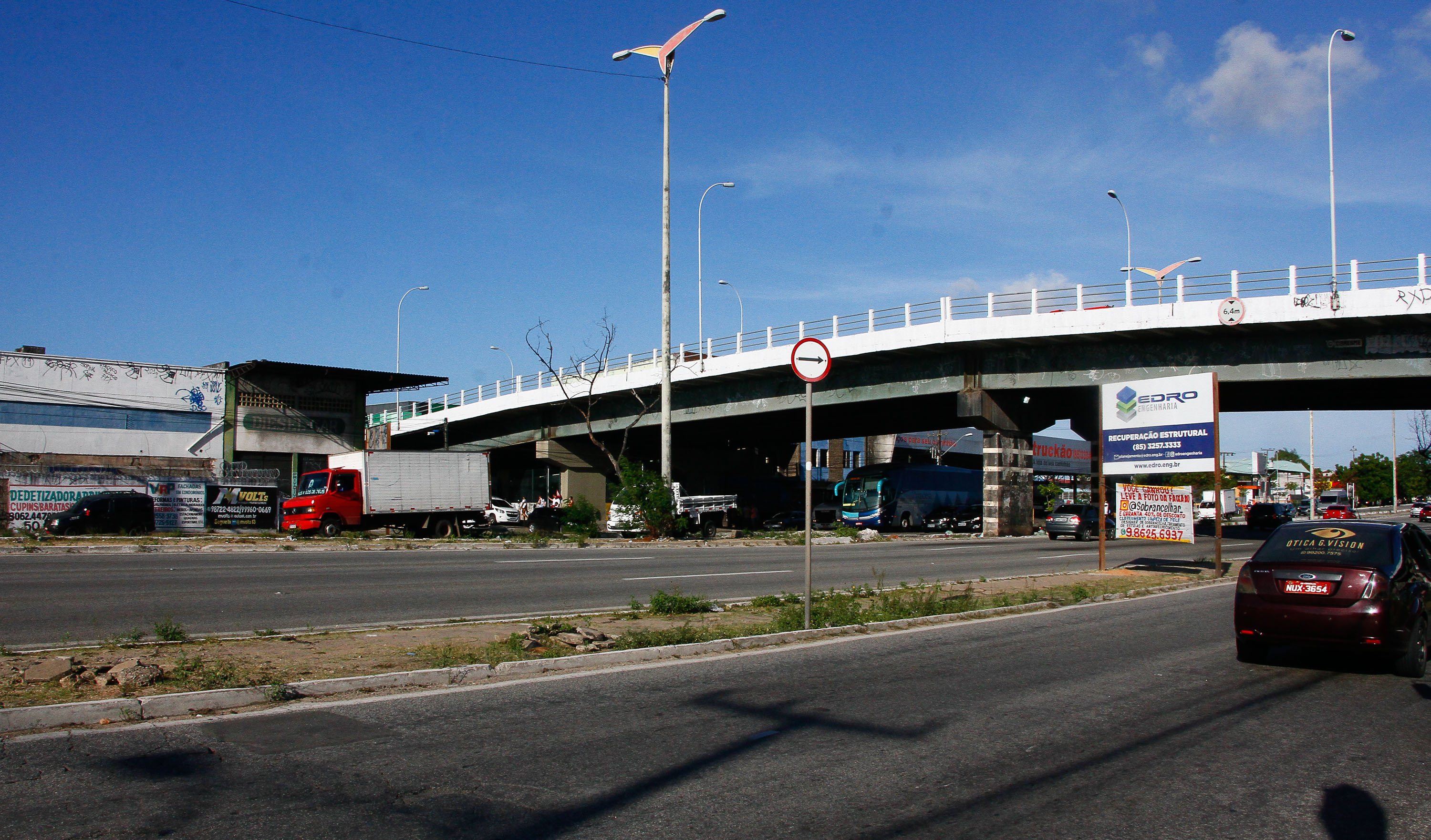 a imagem mostra a lateral do viaduto da mister hul 